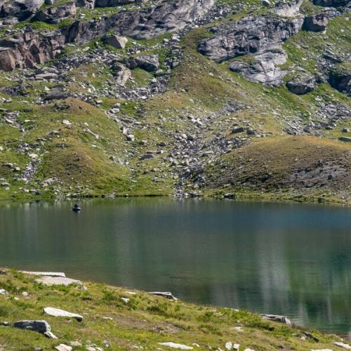 Campagne de prélèvements au lac Merlet, en cœur de Parc national de la Vanoise, pour le réseau Lacs Sentinelles © Alice Leroy – Parc national de la Vanoise