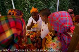 Education à l'environnement - Parc amazonien de Guyane © Claudia Berthier