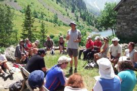 bd_pne_sortie_handicap_visuel_au_lauvitel-2016_c_dr_parc_national_des_ecrins.jpg