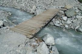 web_pne_ancienne_passerelle_glacier_noir_c_dr_parc_national_des_ecrins.jpg