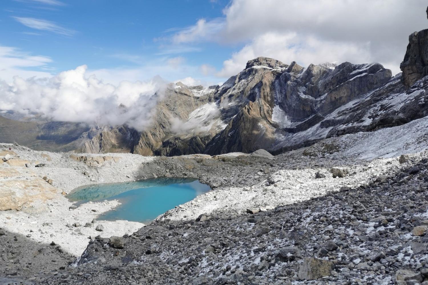 Vue sur le Massif du Marboré, Mont Pezrdu et Astazou depuis le glacier de la Brèche de Roland 