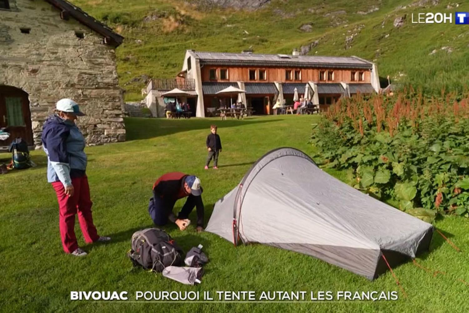 Capture écran du reportage TF1 sur le bivouac