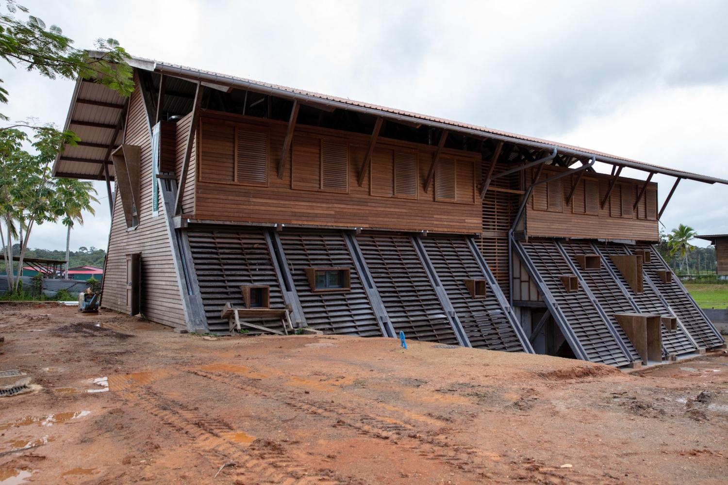 bd_pag_chantier_de_la_maison_du_parc_national_a_maripasoula_c_dr_ministere_de_la_transition_ecologique.jpg