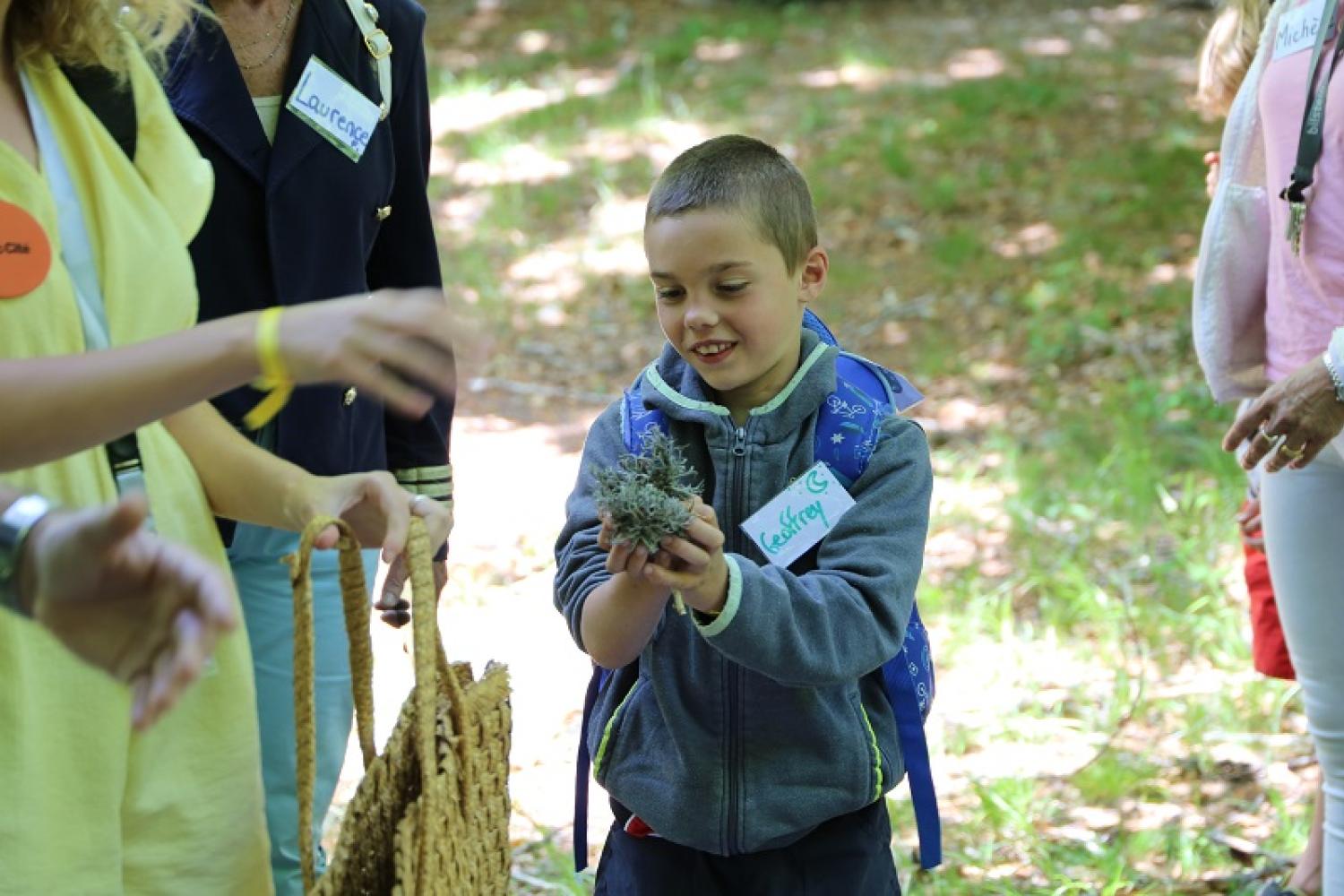 bd_pnc_les_participants_devaient_rassembler_des_elements_de_la_nature_pour_resoudre_lenigme_c_paul_moulin_-_parc_national_des_cevennes.jpg