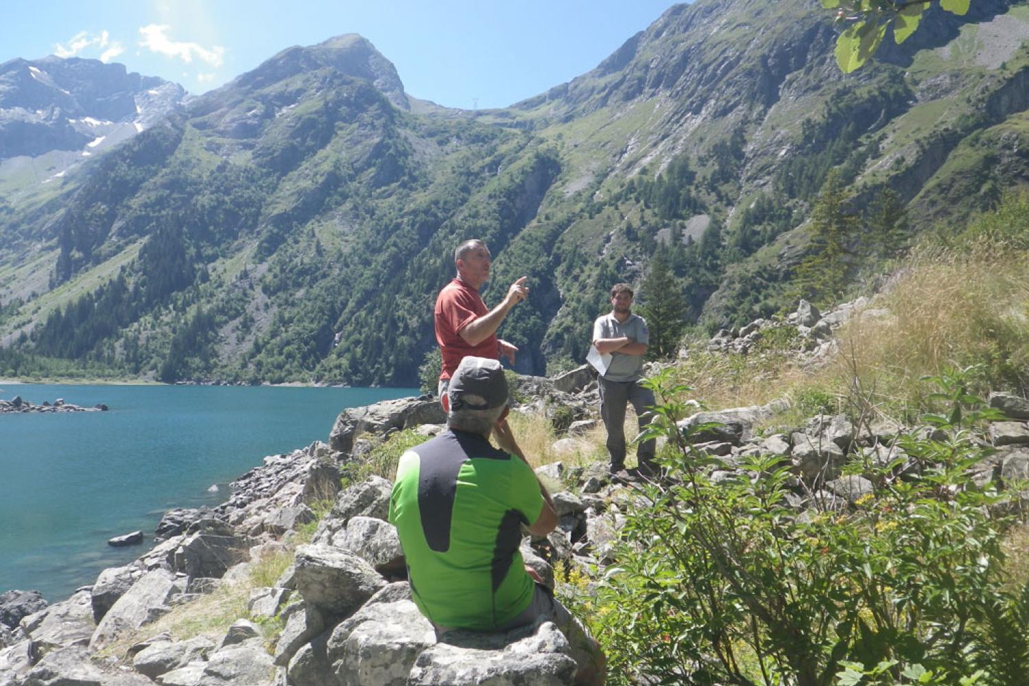 bd_pne_sortie_handicap_auditif_au_lauvitel-2016_c_dr_parc_national_des_ecrins.jpg