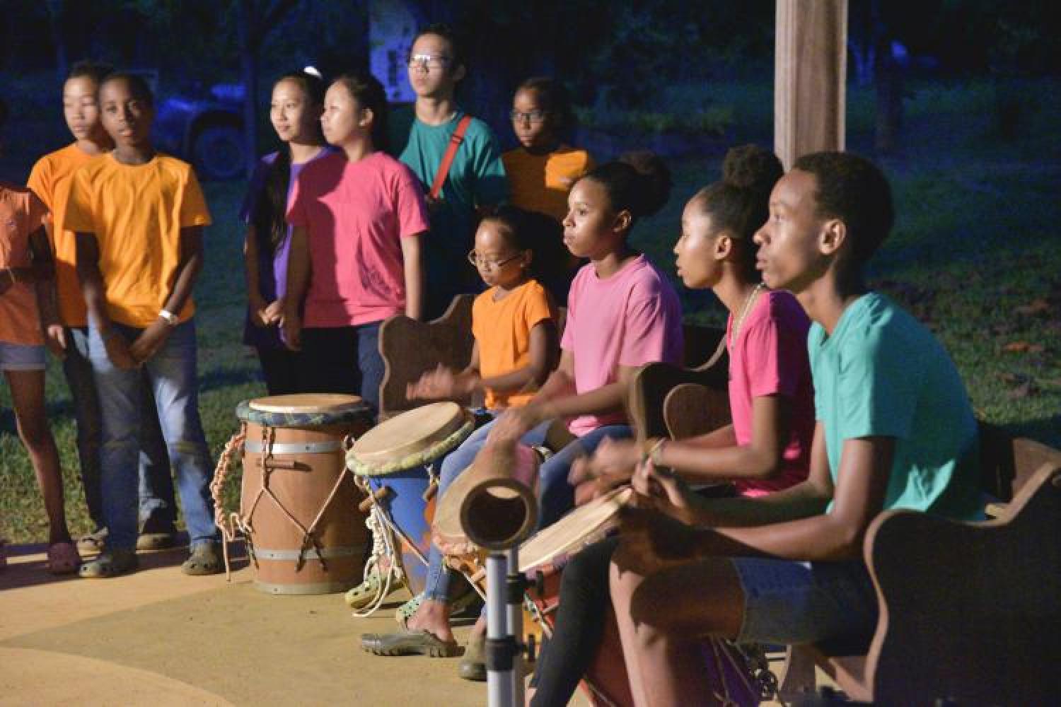 concert_improvise_par_les_jeunes_du_village_vendredi_soir.jpeg