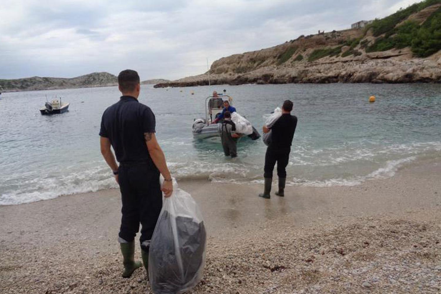 pollution-hydrocabures-corse-thibault-rameau-pn-calanques.jpg